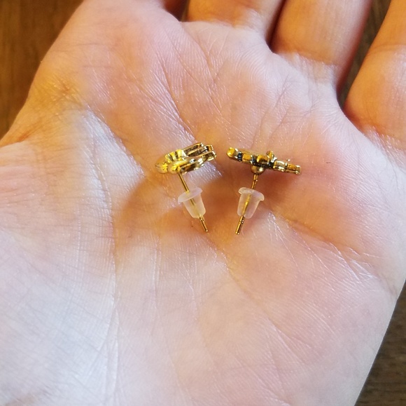 NWOT Gold Elephant Studs - Picture 6 of 6
